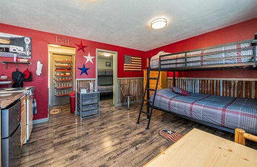 Northport House | Quick access to the city park, town boat launch and dining options.