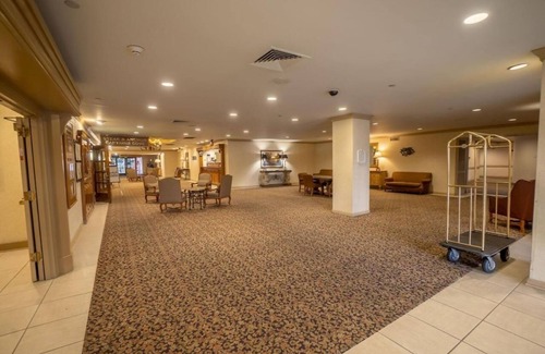 Raisin Hotel | Quick Fresno Stay – 3 Affordable Units w/Airport Shuttle & Nearby Dining