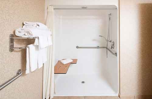Kalispell Hotel | Quick Nature Escape! Pool, Pet-friendly Property Near Lone Pine Visitor Center!