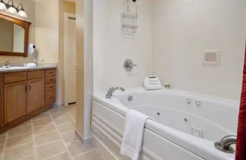 Gatlinburg Resort | Quick trip for July 4-7, 2023, 1 Bedroom in downtown Gatlinburg!
