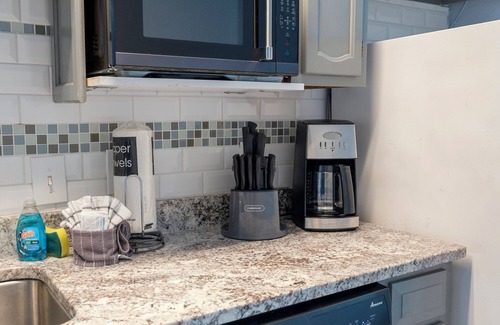 El Centro Beach Condo | Quick Walk to Beach! Includes Local Attraction Tickets!