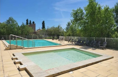 Saint-Saturnin-les-Avignon Villa | Quiet villa in Provence with private jacuzzi and swimming pool