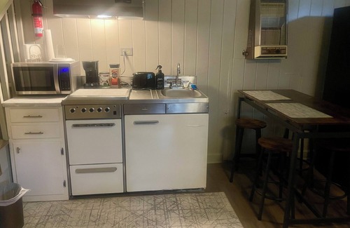 Raleigh Apartment | Quiet 1/1 Apt. Suite w/Private entrance in the beltway of Raleigh!nnn