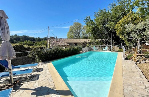 Lambesc House | Quiet 10-person house with independent studio. Countryside near village center.
