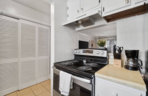 Silver Sands Beach Condo | Quiet 1BR Condo. Private beach access. Early check-in at no cost-when available.