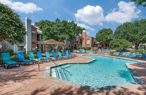 Irving Apartment | Quiet 1BR King Suite | Pool, Gym, Parking 02
