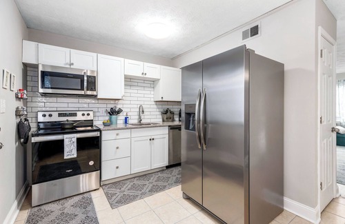 Gainesville Condo | Quiet 2/1.5 condo 5 min from NE Georgia Med Center & Gainesville Square 16+ day