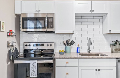 Gainesville Condo | Quiet 2/1.5 condo 5 min from NE Georgia Med Center & Gainesville Square 16+ day