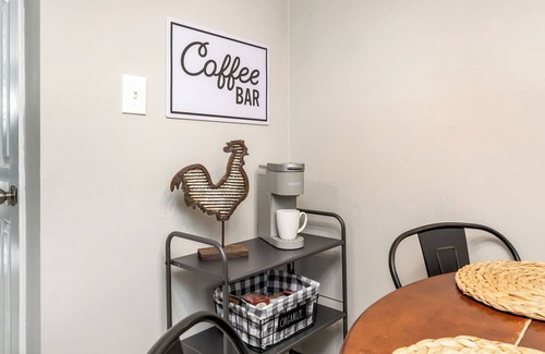 Gainesville Condo | Quiet 2/1.5 condo 5 min from NE Georgia Med Center & Gainesville Square 16+ day