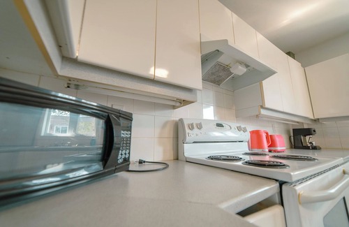 Verdun Apartment | Quiet 2 BDR+Free Parking+Near Metro+Near Downtown