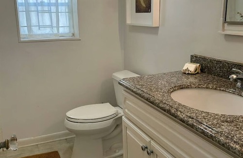 Bayou St. John Apartment | Quiet 2 BDRM/1 Bath with swimming pool