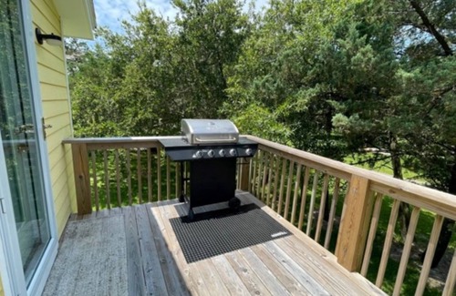 Frisco House | Quiet 2 bedroom Frisco cottage, less than a mile from the beach!