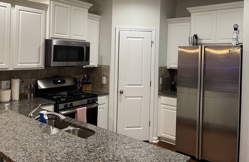 West Columbia House | Quiet 2 Bedroom Home minutes to Downtown and Airport (Pet Friendly)