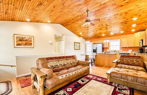 Franklin House | Quiet 2 bedroom home with mountain view, grill, firepit & washer/dryer