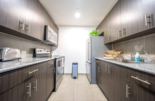 Midtown West Apartment | Quiet 2BR/1.5 Bath APT in Times SQ
