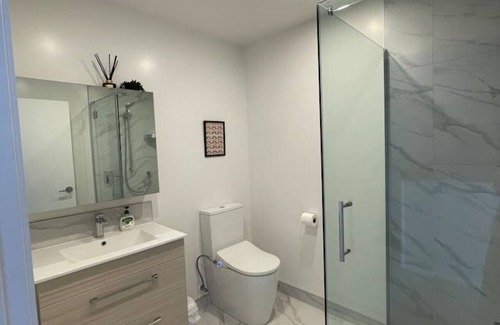 Henderson House | Quiet 2BR House on Te Kanawa Crescent