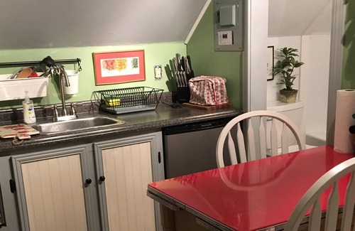 Rockland Apartment | Quiet 2nd floor singles apt. with separate entrance. Walk downtown