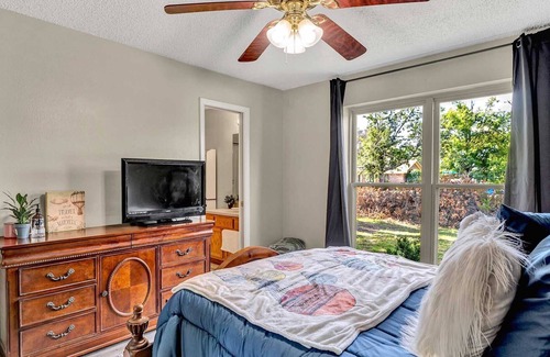Tyler House | Quiet 3/2 Tyler, Whitehouse, convenient w/ office