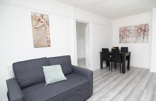 Kirkby Apartment | Quiet 3 bed house, pet friendly