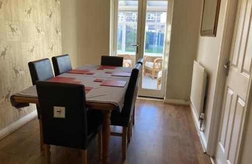 Bingham House | Quiet 3 bed semi with off street parking