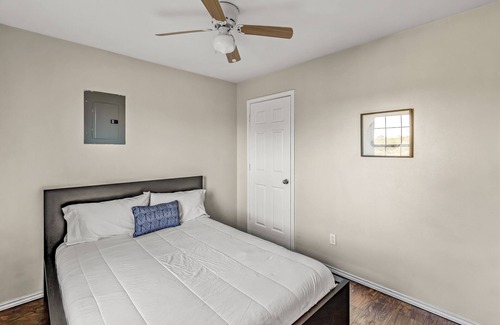 Mission Apartment | Quiet 3 bedroom 2 bathroom minutes away from the freeway
