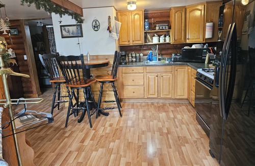 Sutton House | Quiet 3 bedroom house/cabin. 2 miles off Glenn hwn on Fish Lake Rd.