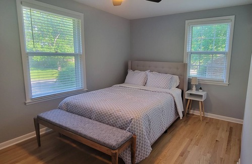 Nashville House | Quiet 3 Bedroom house with great couch and tv area