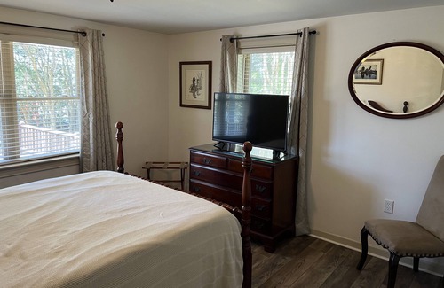 East Dublin House | Quiet 3 Bedroom Lakefront Home on Ben Hall Lake - 15 Minutes to Dublin