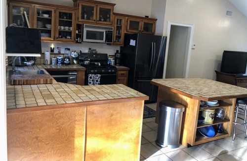 East Dublin House | Quiet 3 Bedroom Lakefront Home on Ben Hall Lake - 15 Minutes to Dublin