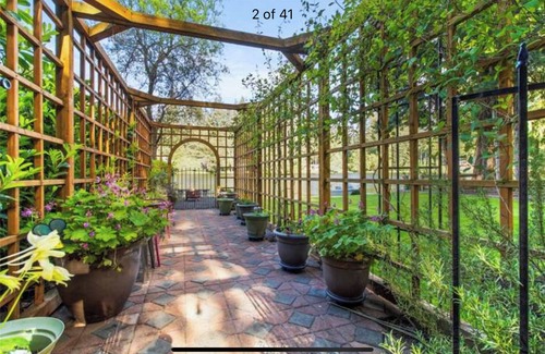 East Olympia House | Quiet 3 bedroom lakefront retreat