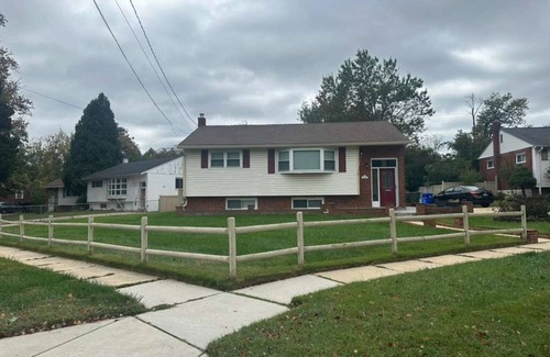 Aspen Hill House | Quiet 3BD/2BA PetFriendly Duplex Sleeps 9, PrivatePatio Workspace & AmpleParking