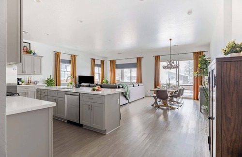 Flagstaff House | Quiet 3BR Flagstaff Mountain Home + Hot Tub
