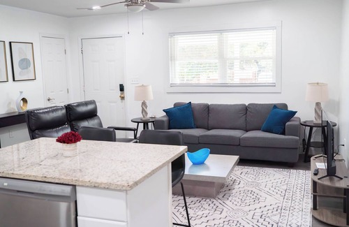 Enderly Park House | Quiet 4-Bed 2-Bath 10 Minutes Away from Downtown Charlotte