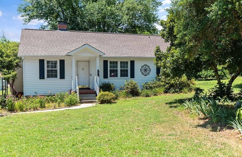 Garner House | Quiet 4BD Family House w/Large yard