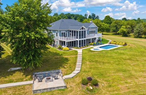 Louisa House | Quiet 5 Acre Lake House Getaway in Lake Anna