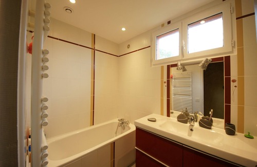 Le Bar-sur-Loup Villa | Quiet 6-person family home with swimming pool