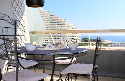 Villeneuve Loubet Beach Apartment | Quiet, air-conditioned, well-equipped studio with sea view terrace - Sleeps 2
