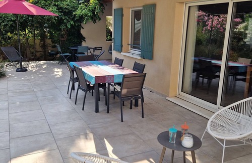 Piolenc Villa | Quiet, air-conditioned Provencal house.