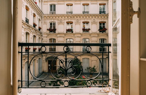Quartier Saint-Ambroise Apartment | Quiet And Airy Luxury Studio In The Upper Marais