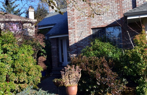 Westwood Plateau House | Quiet and big room in Coquitlam
