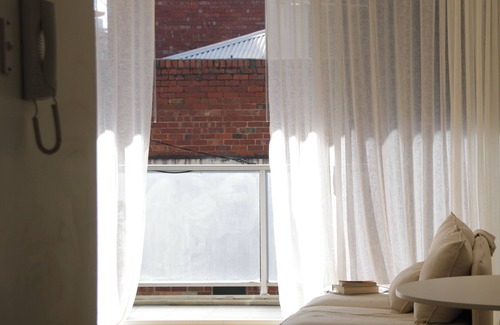 Collingwood North Apartment | Quiet and Calming space within minutes of the best of Collingwood.