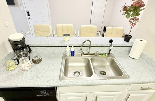 Addison Apartment | Quiet and Central 1-bedroom apartment near hospital and Tollway