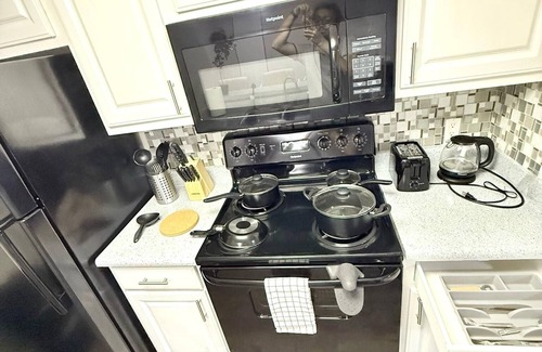 Addison Apartment | Quiet and Central 1-bedroom apartment near hospital and Tollway