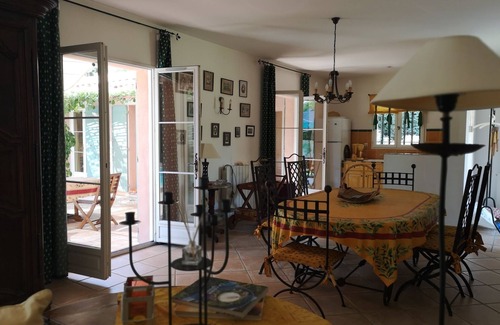 Sanary-sur-Mer Villa | Quiet and charming bastide with swimming-pool, just near the beach !