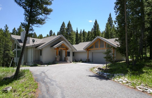 Big Sky House | Quiet and Charming Big Sky home