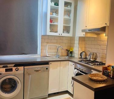 Sint-Jans-Molenbeek Apartment | Quiet and Colorfull Flat in the Center City of Brussels