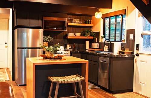 Mi-Wuk Village Cabin | Quiet and Cozy, Stunning A-Frame Cabin in Sugar Pine!