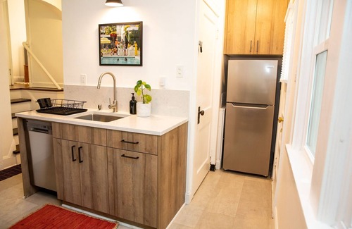 Union Park Cottage | Quiet and Modern Designed Cottage in St Paul