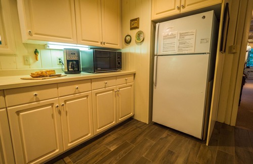 Mayfield Cottage | Quiet and Peaceful 3 Bedroom Family Cottage on Lake George, 12 Miles to TC