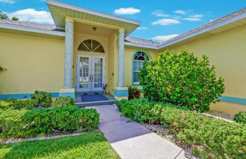 Pelican House | Quiet and relaxing waterfront paradise with direct access to the Gulf of Mexico, Villa Just for Sun